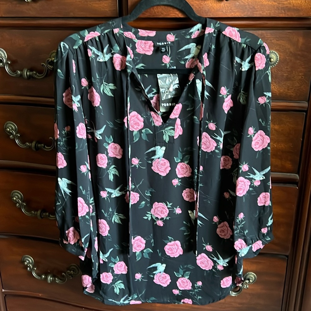 🌸 Torrid ladies blouse